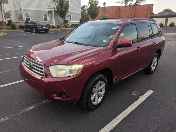 2008 Toyota Highlander - Leather - 3rd Row - Clean for sale in Starkville, MS – photo 2