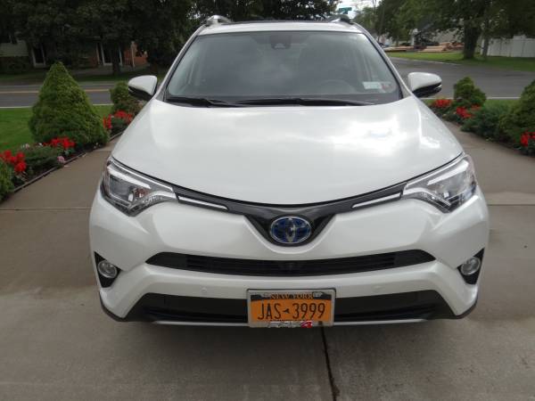 2018 Toyota Rav4 AWD Hybrid Limited 10K Miles for sale in North Tonawanda, NY – photo 6