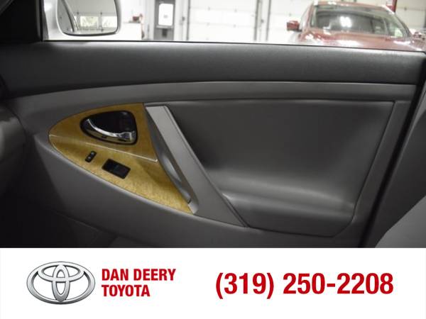 2007 Toyota Camry XLE Super White - - by dealer for sale in Cedar Falls, IA – photo 16