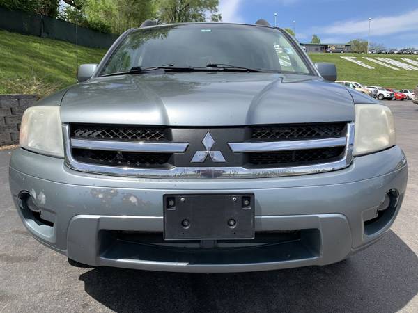 2005 Mitsubishi Endeavor SE AWD - - by dealer for sale in Riverside, MO – photo 2