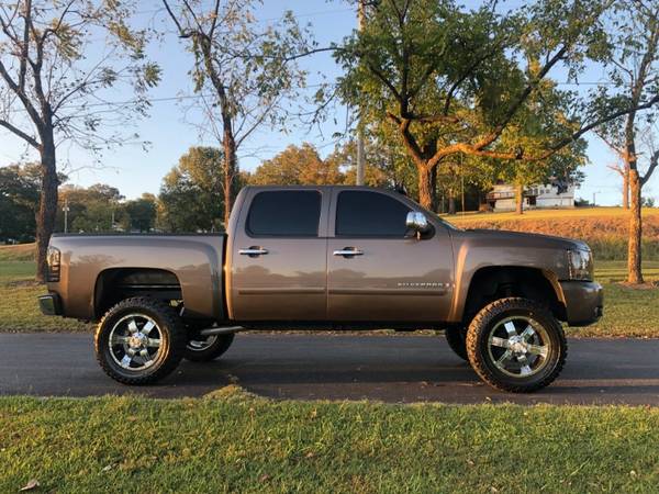 2007 Chevrolet Silverado 1500 LT Crew Cab 4WD LIFTED! for sale in Forsyth, MO – photo 2