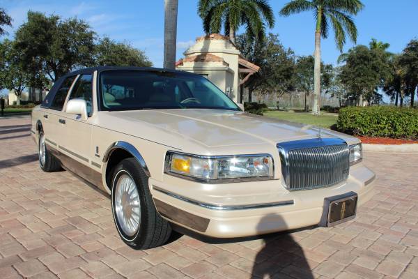 1996 Lincoln Town Car Tour Edition - - by dealer for sale in Royal Palm Beach, FL – photo 3