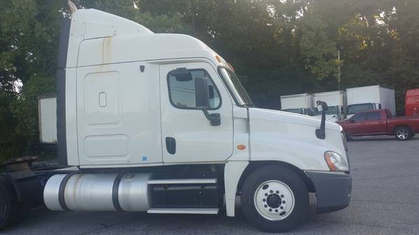 2013 FREIGHTLINER CASCADIA SLEEPER ISX 450 HP ALL CREDIT APPROVALS!! for sale in Wappingers Falls, SC – photo 4