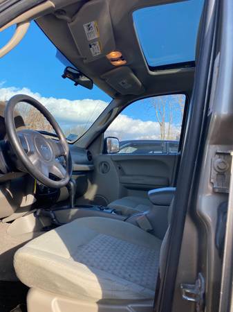 2005 Jeep Liberty 4x4 - cars & trucks - by owner - vehicle... for sale in Lowell, MA – photo 8