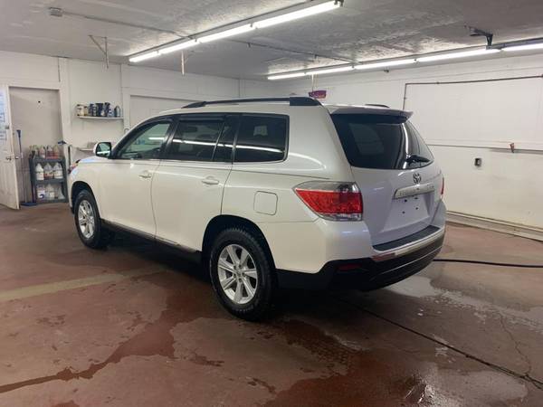 SHARP! 2013 Toyota Highlander with 96, 237 Miles-vermont - cars & for sale in Barre, VT – photo 3