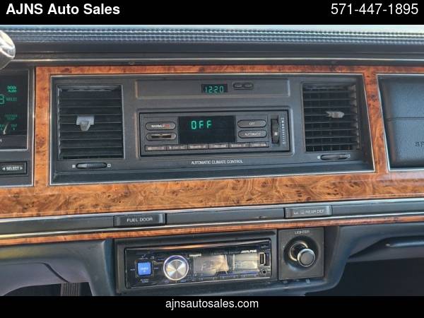1993 LINCOLN TOWN CAR EXECUTIVE - cars & trucks - by dealer -... for sale in Alexandria, District Of Columbia – photo 11