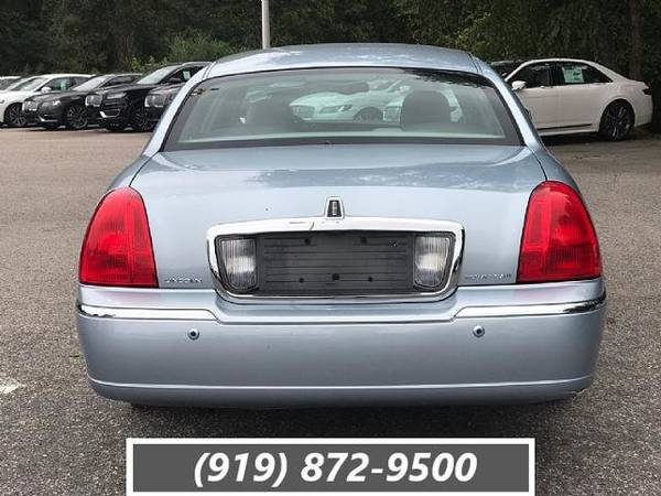2005 *Lincoln* *Town Car* *4dr Sedan Signature* Ligh for sale in Raleigh, NC – photo 9