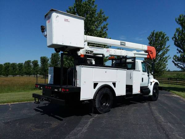 53k Miles 60' Material Handling 2004 International 4300 Bucket Truck for sale in Hampshire, NY – photo 7