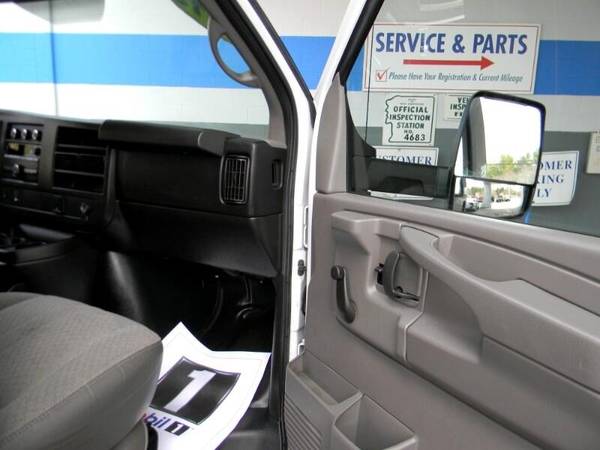 2015 Chevrolet Express G3500 6 0L V8 POWERED VAN WITH 10 ft BODY for sale in Plaistow, MA – photo 22