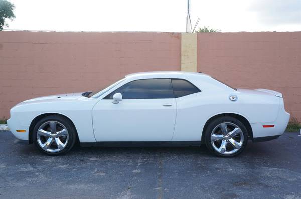 2013 DODGE CHALLENGER SXT WE FINANCE EVERYONE ANA CALL NOW for sale in Miami, FL – photo 4