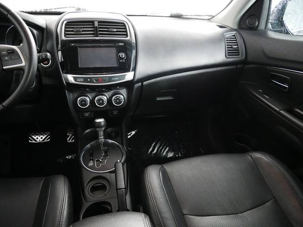 2016 Mitsubishi Outlander - - by dealer - vehicle for sale in Inver Grove Heights, MN – photo 19