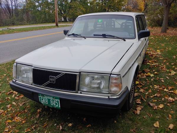 1993 Volvo 240 Wagon - cars & trucks - by owner - vehicle automotive... for sale in Charlotte, VT – photo 2