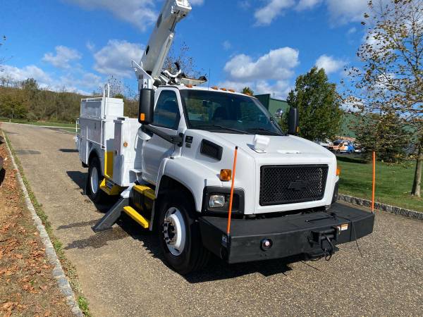 09 CHEVY C8500 UTILITY BODY 47FT BUCKET TRUCK WITH CABLE... for sale in New Egypt, NJ – photo 4