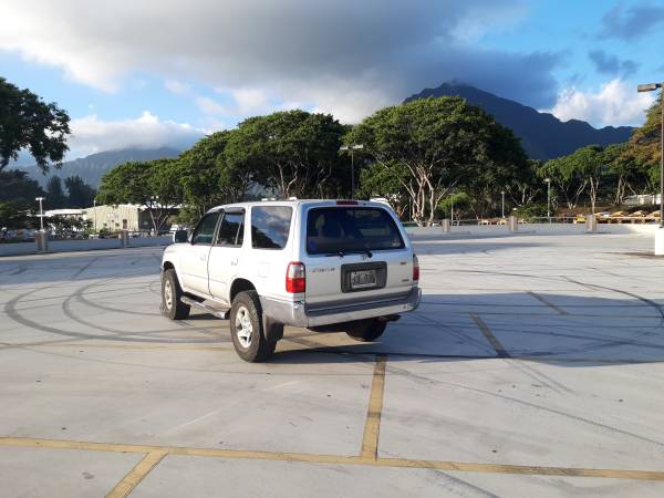 Toyota 4runner SR5 - cars & trucks - by owner - vehicle automotive... for sale in Kaneohe, HI