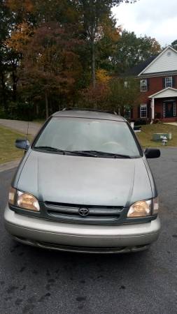 2002 Toyota sienna van third row seating dependable daily driver -... for sale in Acworth, AL – photo 2