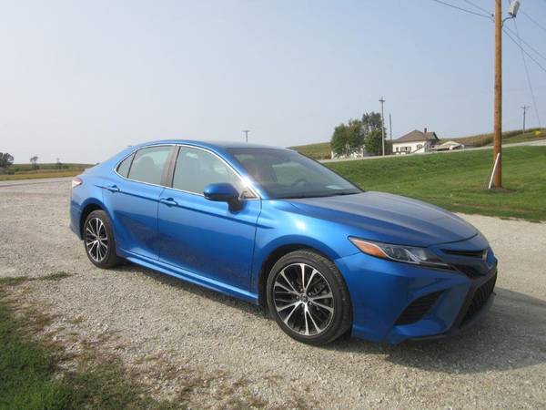 2020 Toyota Camry SE 23,813 Miles - $20,900 - cars & trucks - by... for sale in Colfax, NE – photo 3