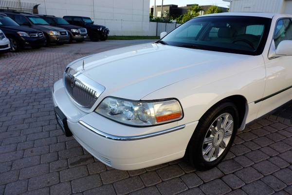 2006 Lincoln Town Car Signature Limited - Very Clean, Well Maintained, for sale in Naples, FL – photo 19