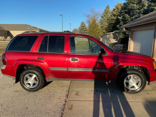 Maroon 2002 Trailblazer - cars & trucks - by owner - vehicle... for sale in Sioux City, IA – photo 4