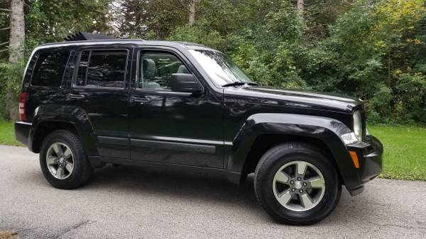2008 jeep Liberty 4x4 low miles SKY SLIDER ROOF! no dents no rust LOOK for sale in Kenosha, WI – photo 8