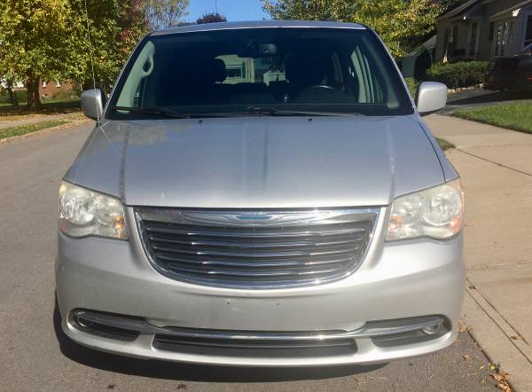 2012 CHRYSLER TOWN AND COUNTRY SUBURBAN for sale in utica, NY – photo 3