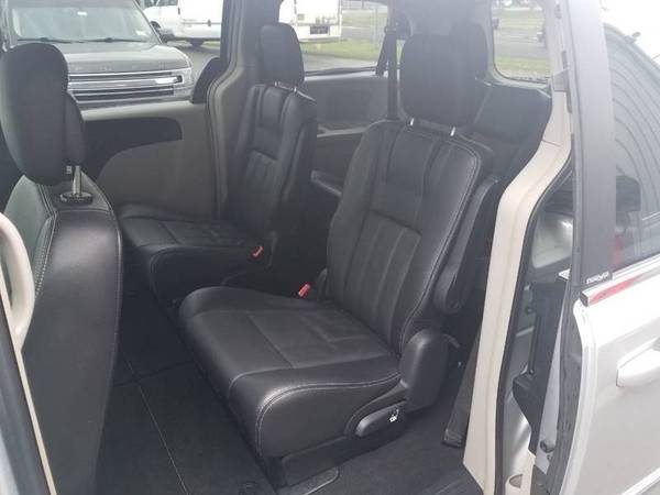 2012 Chrysler Town and Country Touring 4dr Mini Van for sale in North Tonawanda, NY – photo 9