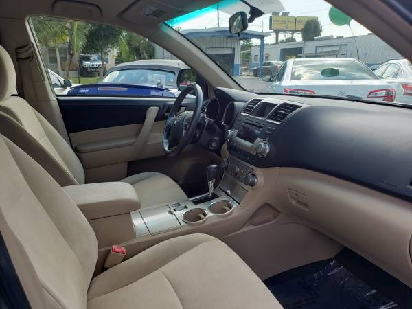 2011 Highlander V6 - Bluetooth, 7-Passenger, LIKE NEW! for sale in Fort Myers, FL – photo 7