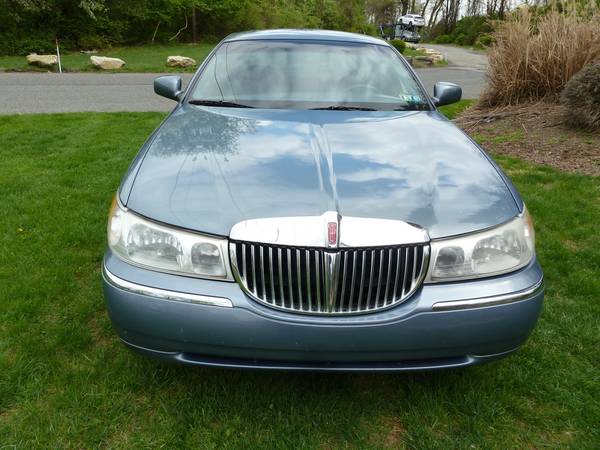 1999 Lincoln Town Car Signature 76k Cean Carfax no accidents or for sale in Huntingdon Valley, PA – photo 24