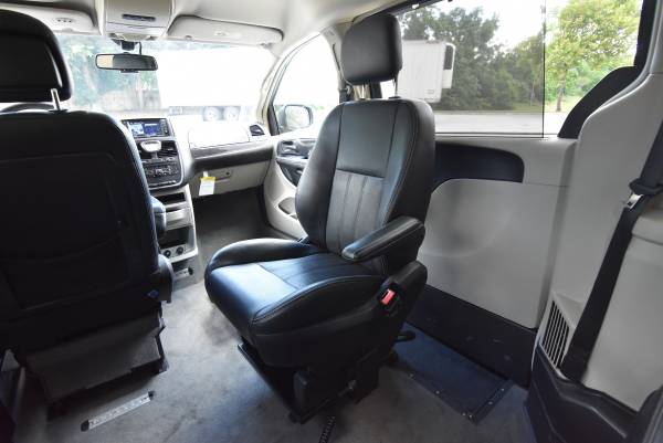 2011 Chrysler Town & Country wheelchair handicap accessible van for sale in New Port Richey , FL – photo 17