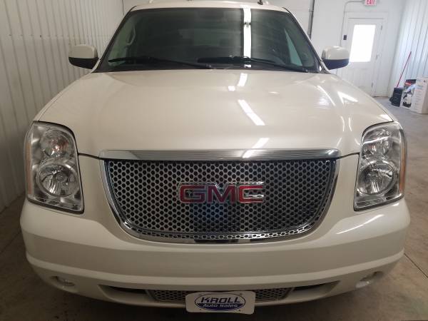 2010 GMC Yukon XL Denali. 1 Owner. 116k Miles. LOADED!!! NEW TIRES!!! for sale in Marion, IA – photo 3
