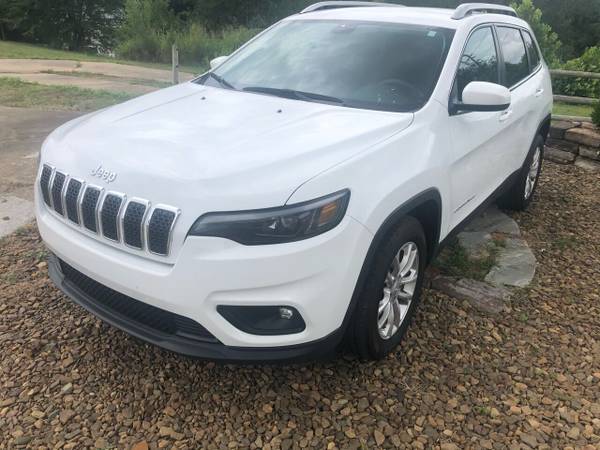 2019 Jeep Cherokee Latitude 4dr SUV suv White - cars & trucks - by... for sale in Springdale, AR – photo 2
