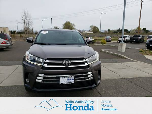 2019 Toyota Highlander Limited suv Gray - - by dealer for sale in College Place, WA – photo 2