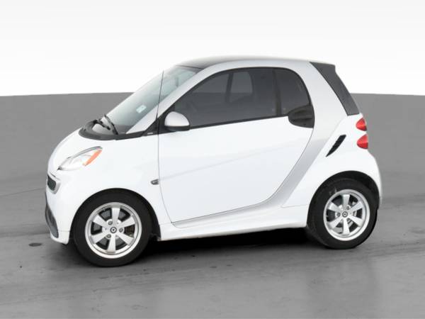 2013 smart fortwo Pure Hatchback Coupe 2D coupe White - FINANCE... for sale in Atlanta, CA – photo 4