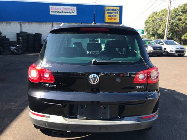 2011 VOLKSWAGEN TIGUAN 2.0T WITH 130,000 MILES for sale in Akron, IN – photo 4