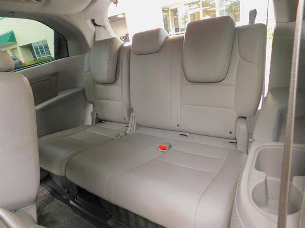 2011 Honda Odyssey EX-L MiniVan 8-Passenger / 1-OWNER / NEW TIRES... for sale in Portland, OR – photo 12