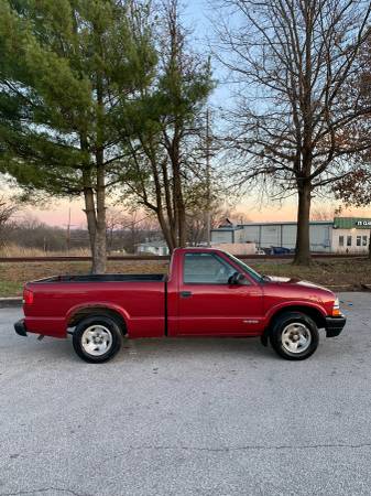 2002 Chevy S-10 5 SPEED MANUAL - cars & trucks - by dealer - vehicle... for sale in Saint Clair, MO – photo 4