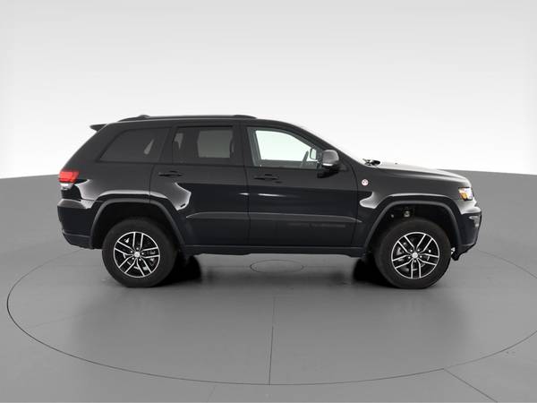 2018 Jeep Grand Cherokee Trailhawk Sport Utility 4D suv Black for sale in Saint Louis, MO – photo 13