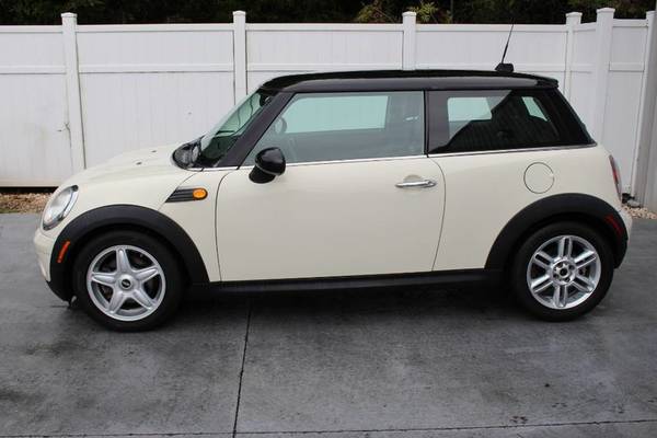 2010 MINI Cooper Hardtop 2 door Automatic 37 mpg - cars & trucks -... for sale in Knoxville, TN – photo 4