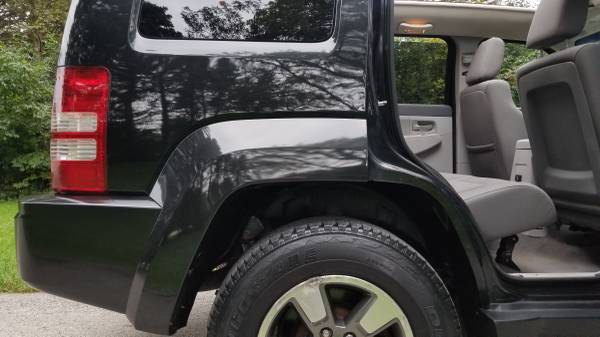2008 jeep Liberty 4x4 low miles SKY SLIDER ROOF! no dents no rust LOOK for sale in Kenosha, WI – photo 11
