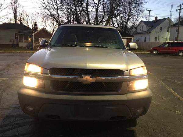 2002 CHEVROLET AVALANCHE - cars & trucks - by dealer - vehicle... for sale in Kenosha, WI – photo 3