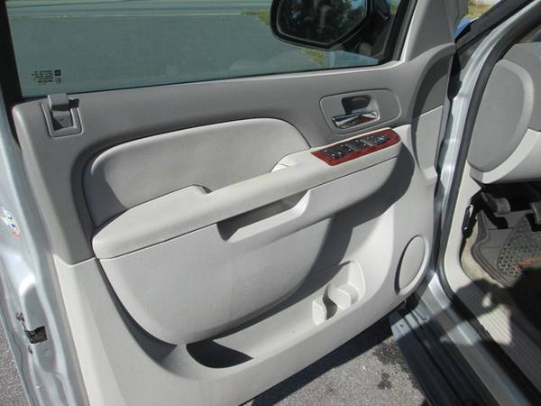 2011 Chevrolet, Chevy Tahoe LT/3rd Row/Captains Chairs 1 Owner Clean for sale in Charleston, SC – photo 9