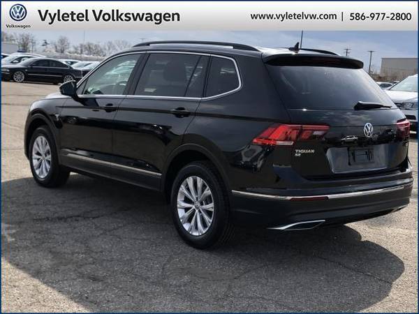 2018 Volkswagen Tiguan SUV 2 0T SE WITH MOONROOF - Volkswagen - cars for sale in Sterling Heights, MI – photo 4