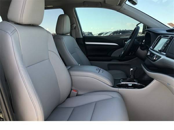 2019 Toyota Highlander XLE / $5,816 below Retail! for sale in Scottsdale, AZ – photo 7