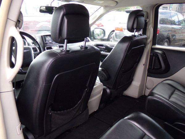 2012 Chrysler Town Country Touring for sale in Cleveland, OH – photo 17