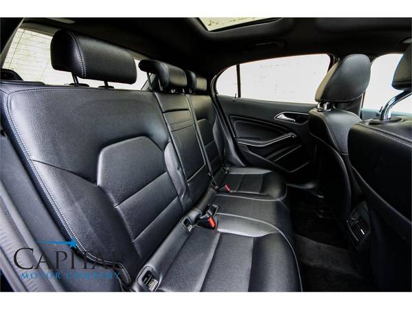 Sporty Crossover w/Nav, KEYLESS GO and Panoramic Roof! Mercedes GLA 25 for sale in Eau Claire, IA – photo 7