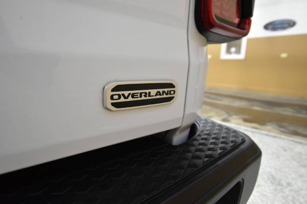 2020 Jeep Gladiator Overland 4x4 - - by dealer for sale in Chicago, IA – photo 9