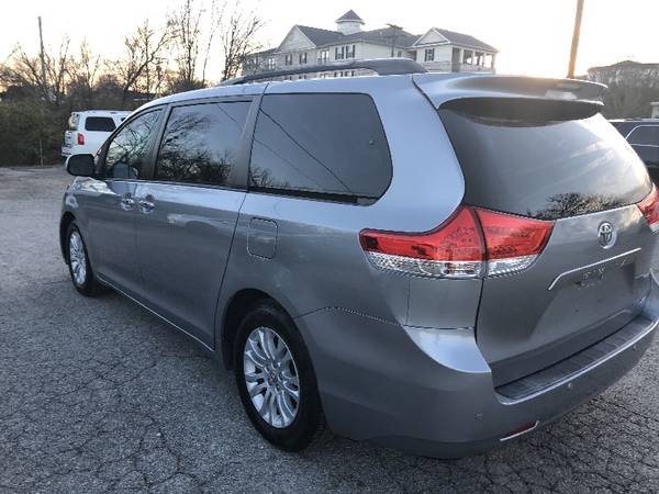 2011 Toyota Sienna XLE 8-Pass V6 - cars & trucks - by dealer -... for sale in Fayetteville, MO – photo 6