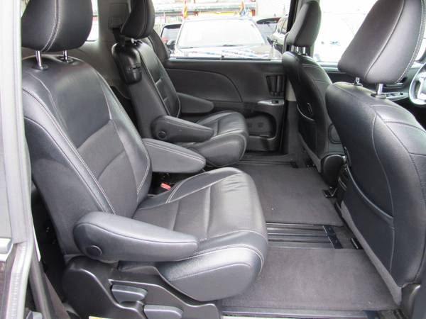 Take a look at this 2018 Toyota Sienna-queens for sale in Middle Village, NY – photo 22
