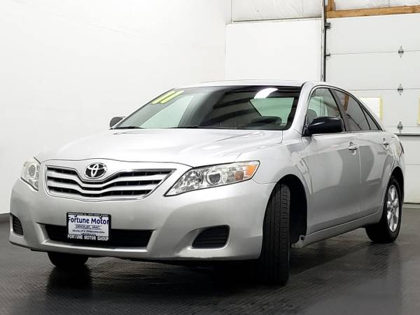 2011 Toyota Camry 4dr Sdn V6 Auto LE (Natl) for sale in WAUKEGAN, IL – photo 2