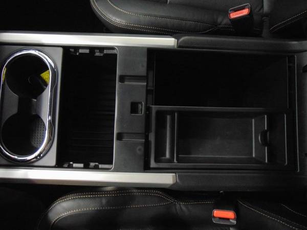2017 Nissan Titan 4WD 4D Crew Cab / Truck SL for sale in Cedar Falls, IA – photo 11