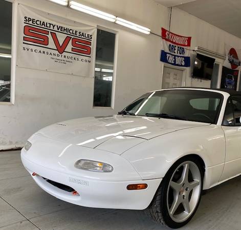 1991 Mazda MX-5 Miata CONVERTIBLE WITH ONLY 40K MILES - cars for sale in SKOKIE, WI – photo 4